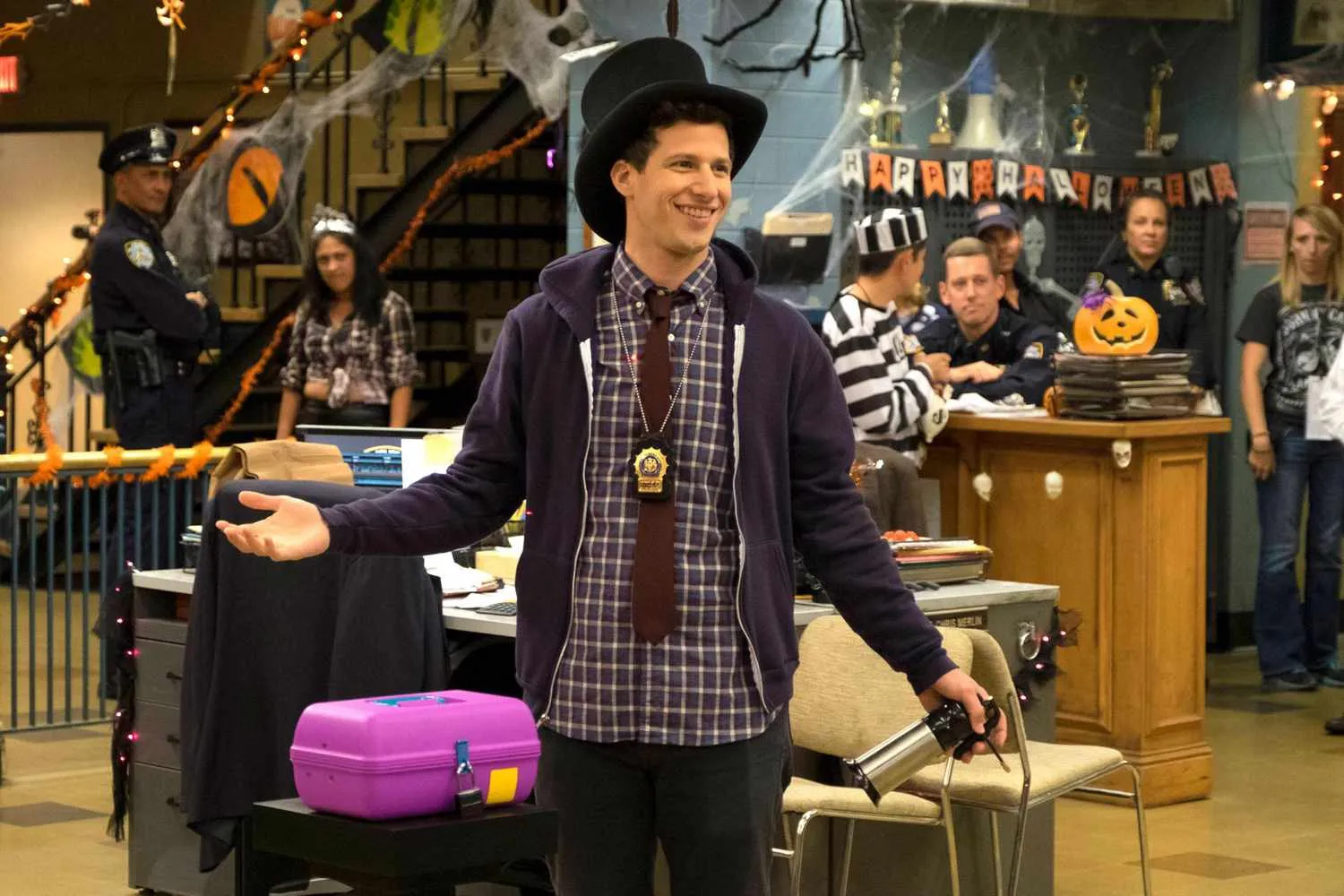 16696 brooklyn 99 tarantula episode image3